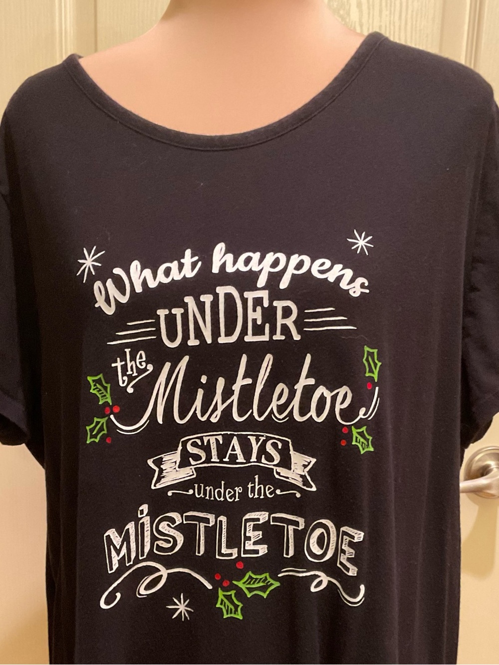 Secret Treasures Black Sleepwear Tee 20W-22W-24W Mistletoe Theme